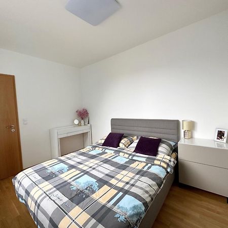Apartment With Free Parking In Praga Exterior foto