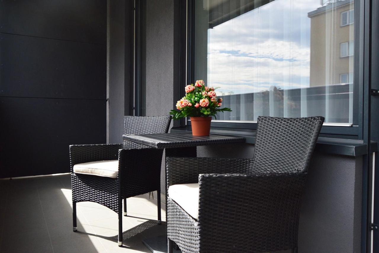 Apartment With Free Parking In Praga Exterior foto