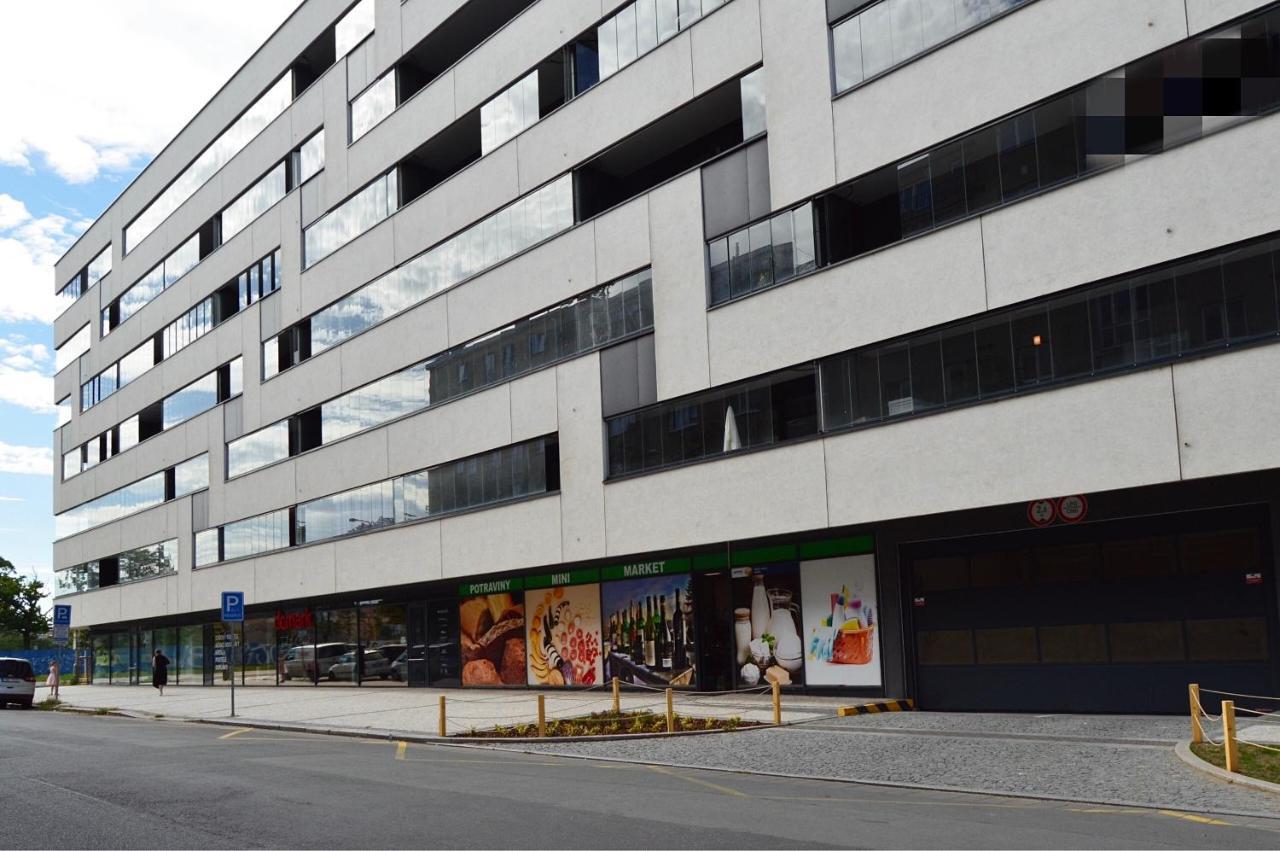 Apartment With Free Parking In Praga Exterior foto